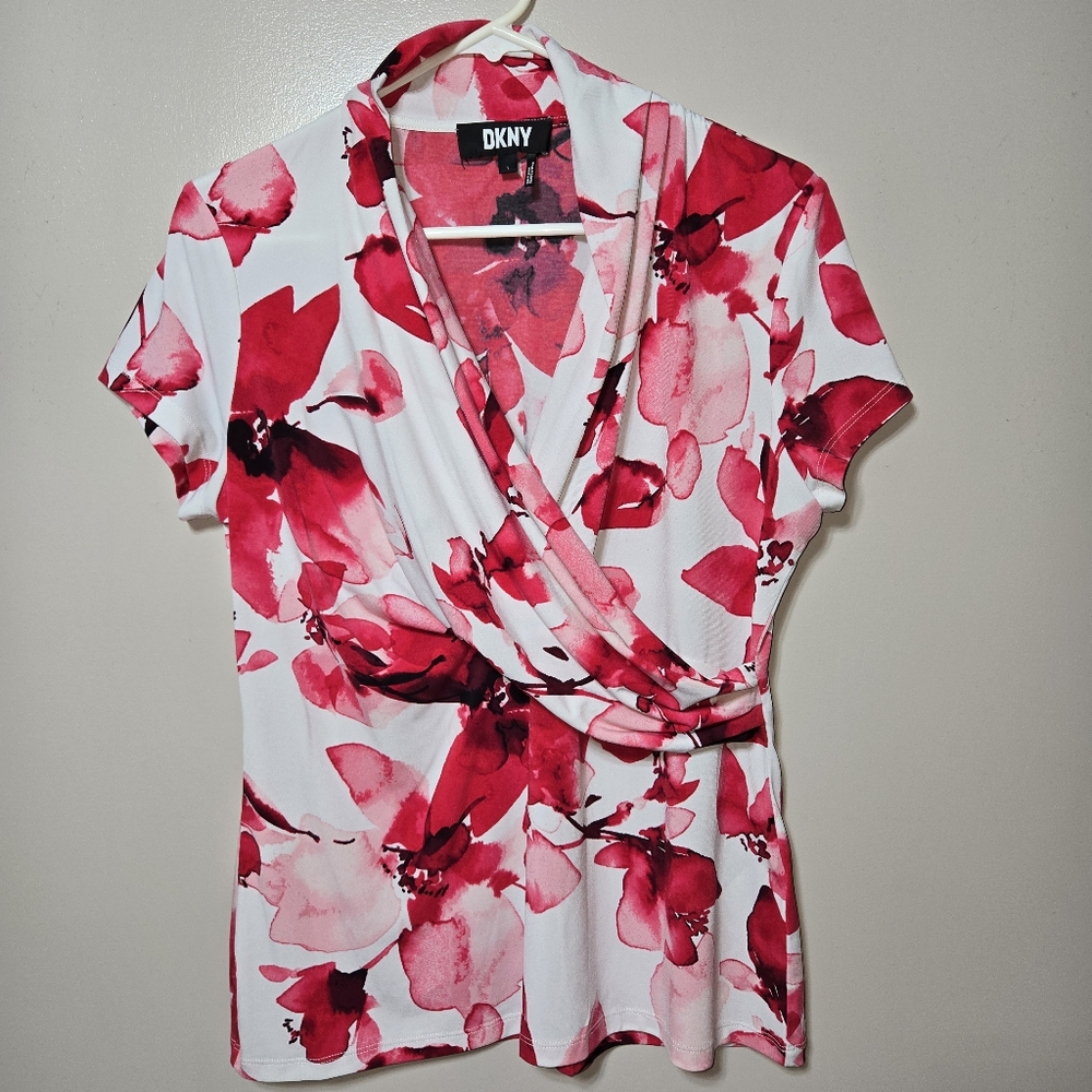 DKNY Wrap Print size Large white, red, and pink